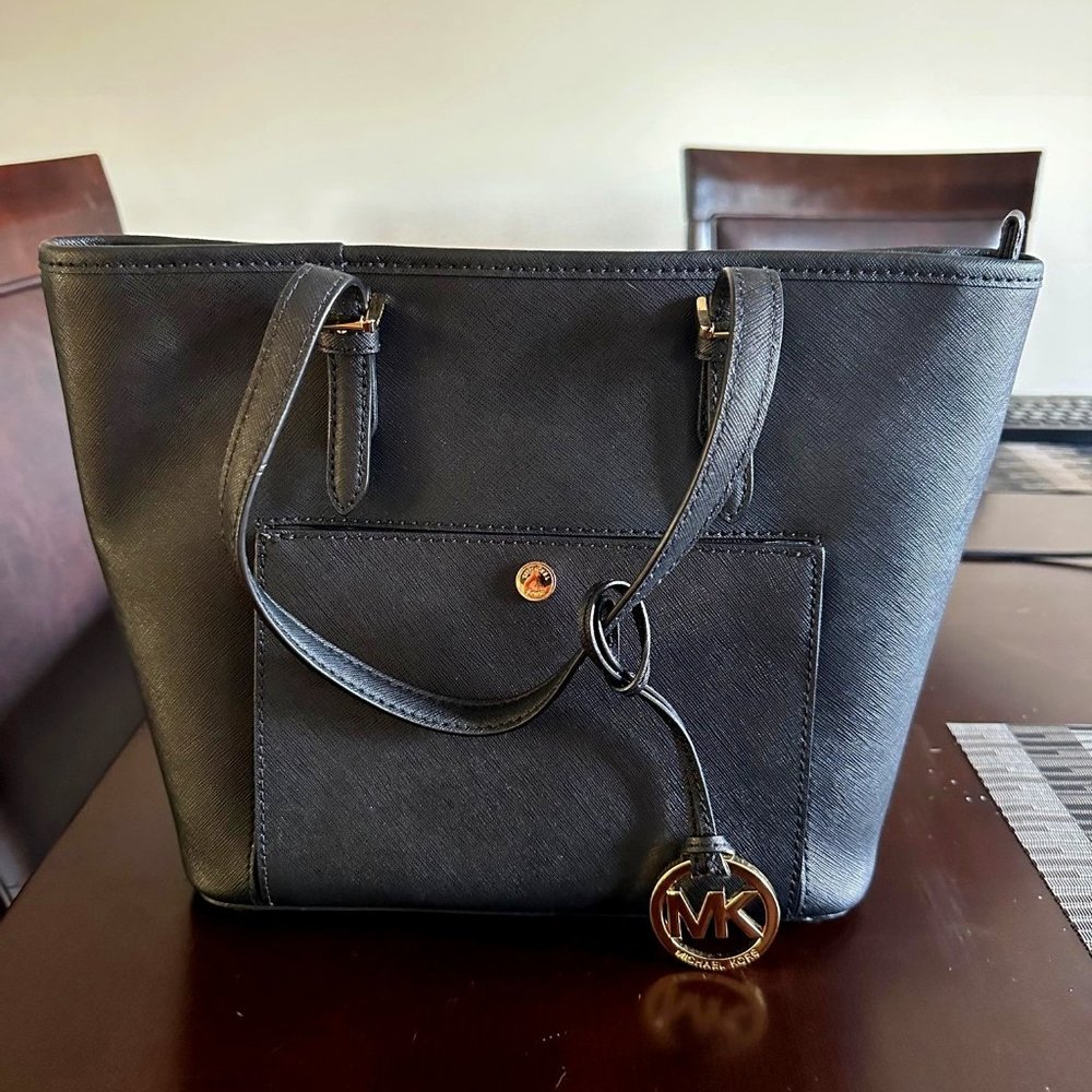 Michael Kors Top-Zip Saffiano Leather Medium Tote (Black)